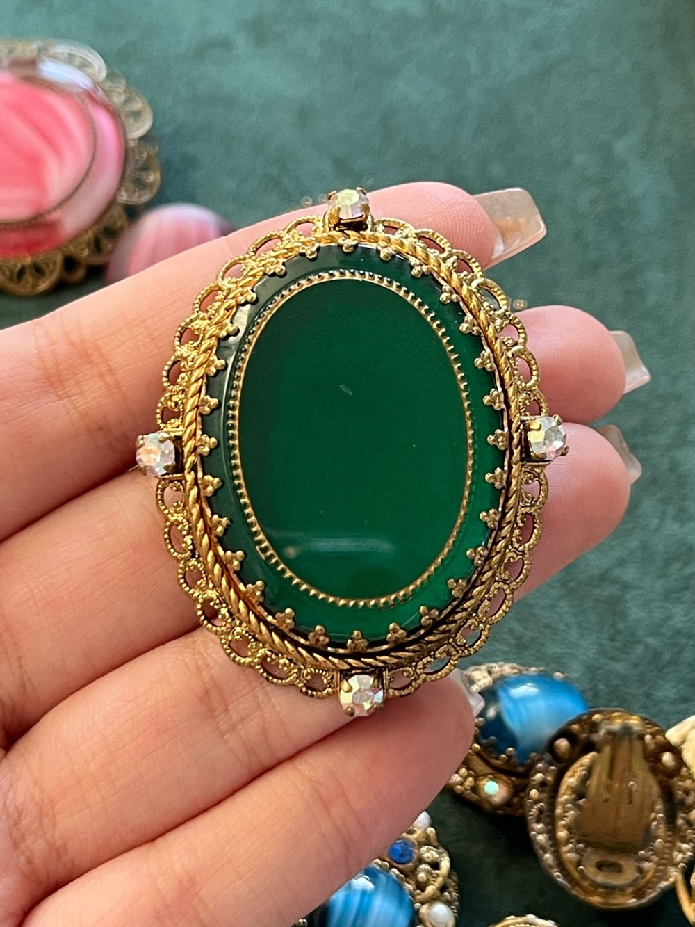 Vintage West Germany Oval Green Poured Glass Cabochon Gold Filigree Brooch Pin